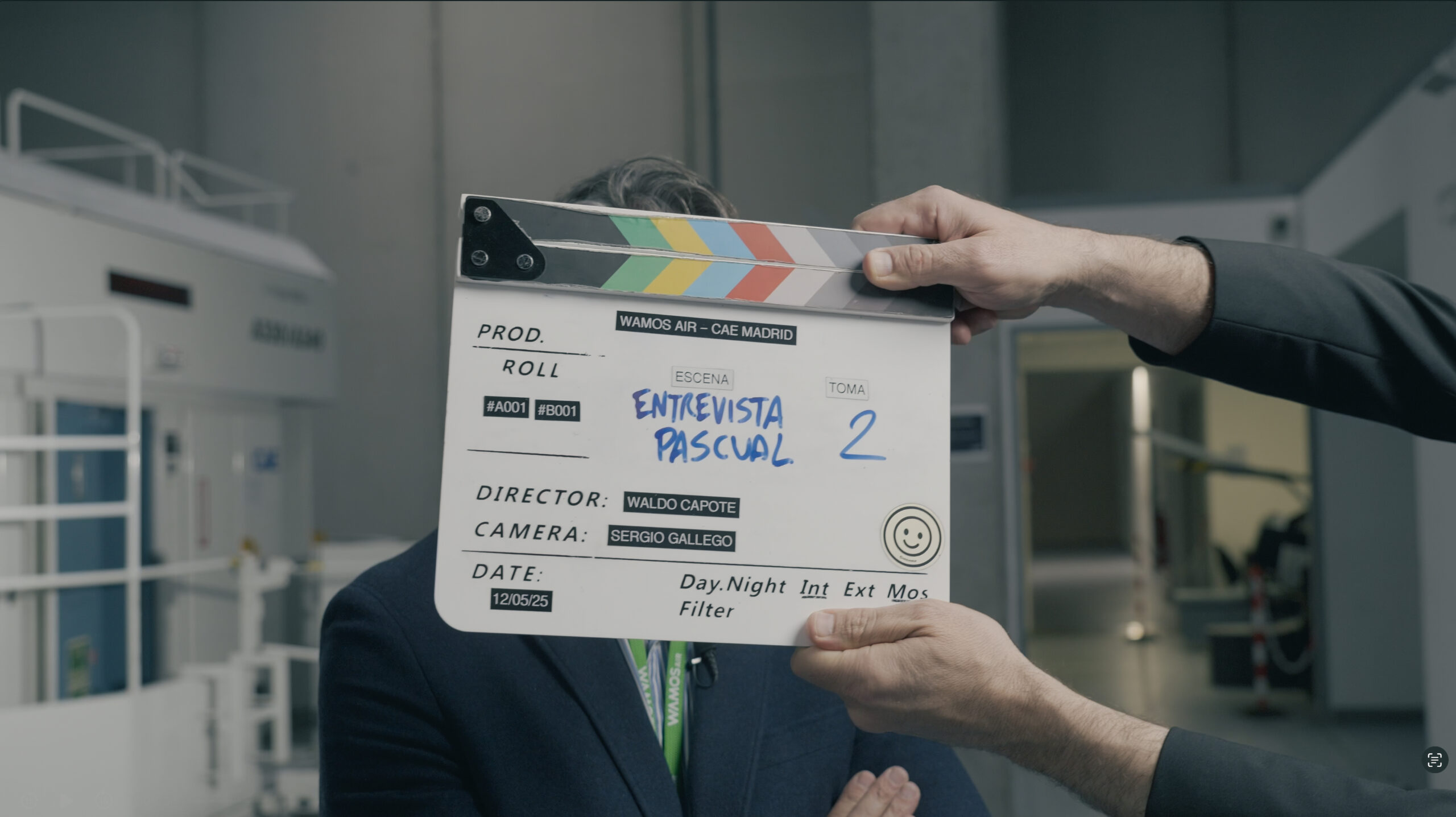 Entrevista grabada en Alcobendas como parte de un documental corporativo con iluminación profesional y micrófonos de solapa.